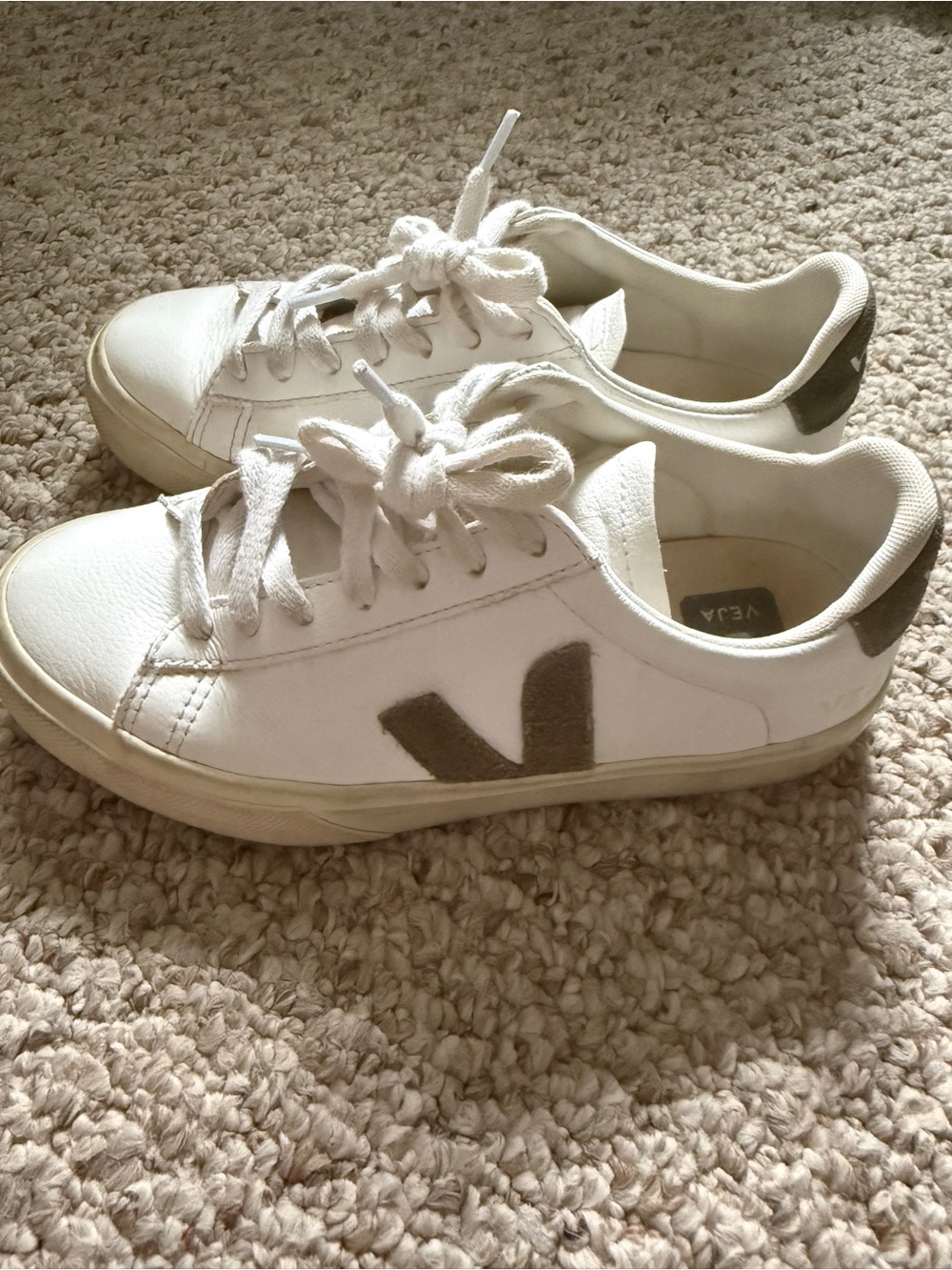 VEJA Campo Sneakers with Olive/Khaki V Logo - Picture 2 of 6